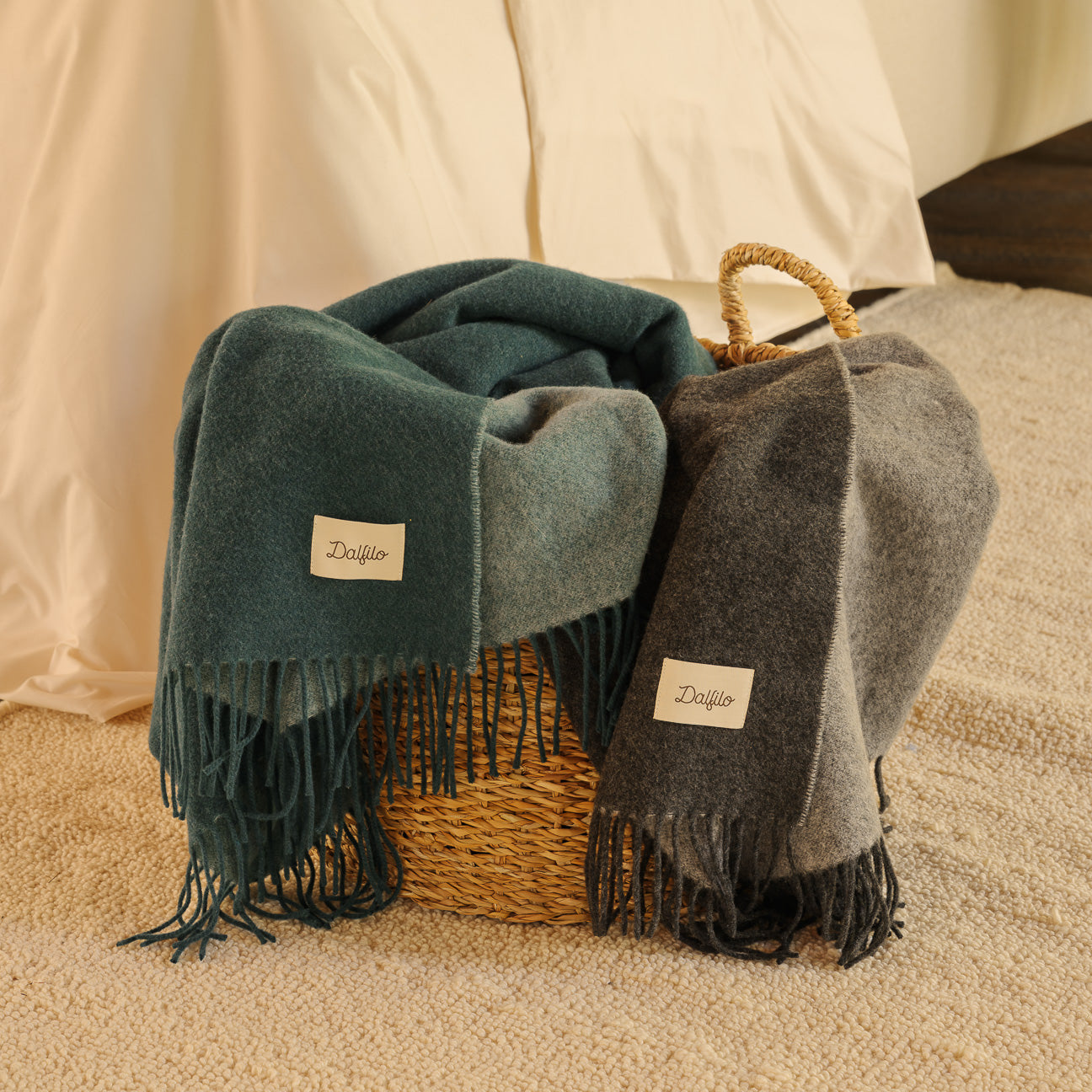 Reversible Wool & Cashmere Blanket Throw
- 130x180 cm- Petrol Blue- Regenerated Cashmere + Wool - Dalfilo