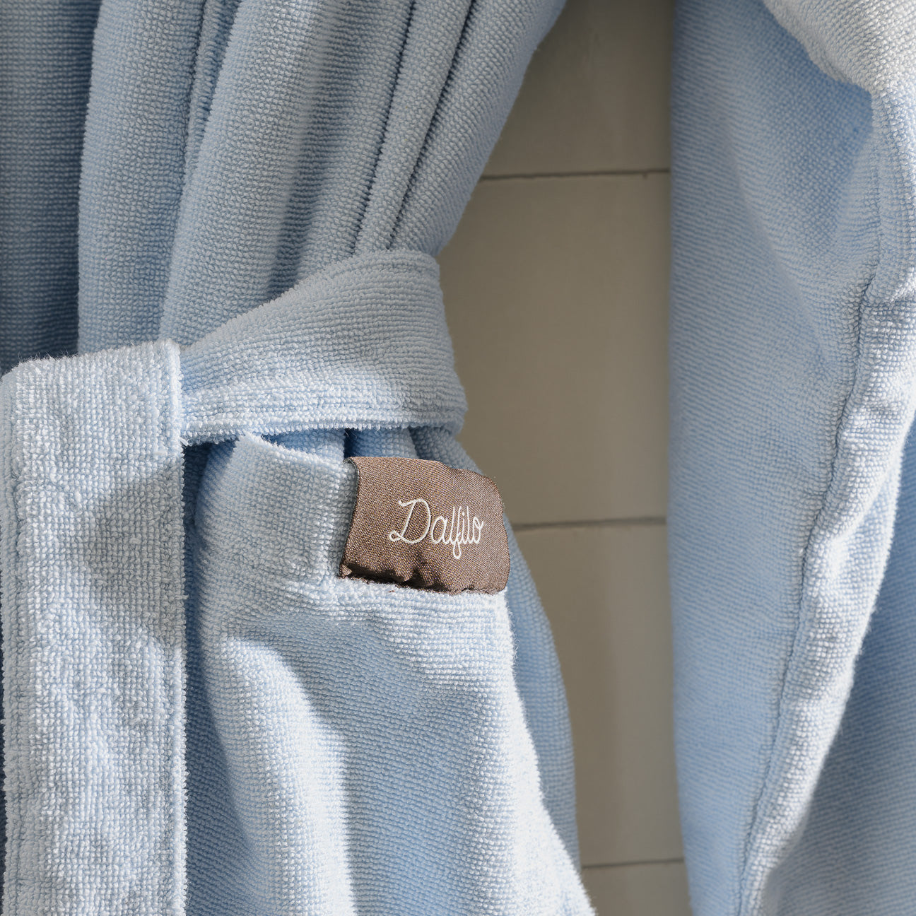 Hooded Sports Bathrobe
- S- Air- Cotton - Dalfilo