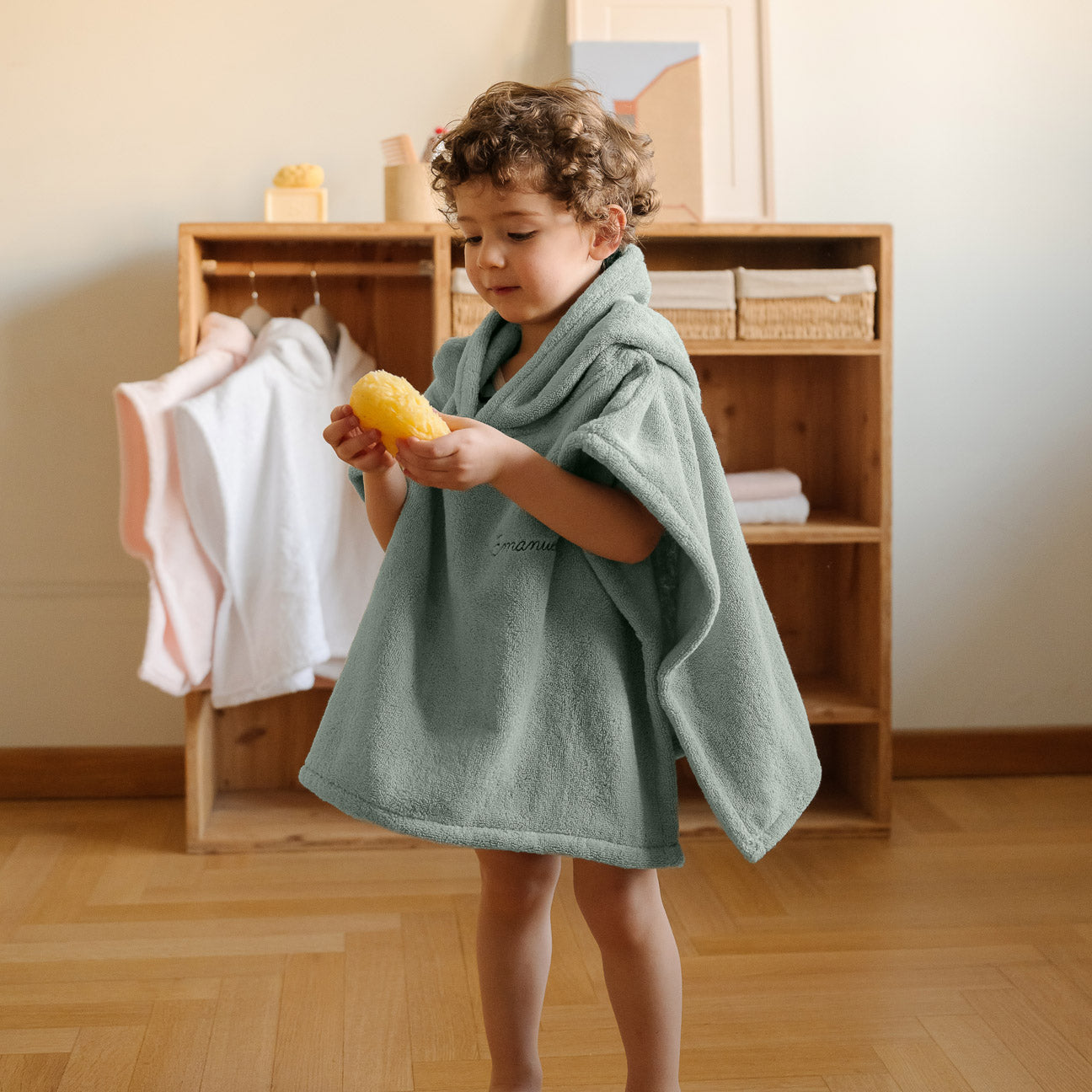 Bath Poncho
- Ages 2-4- Cherry pink- Cotton - Dalfilo