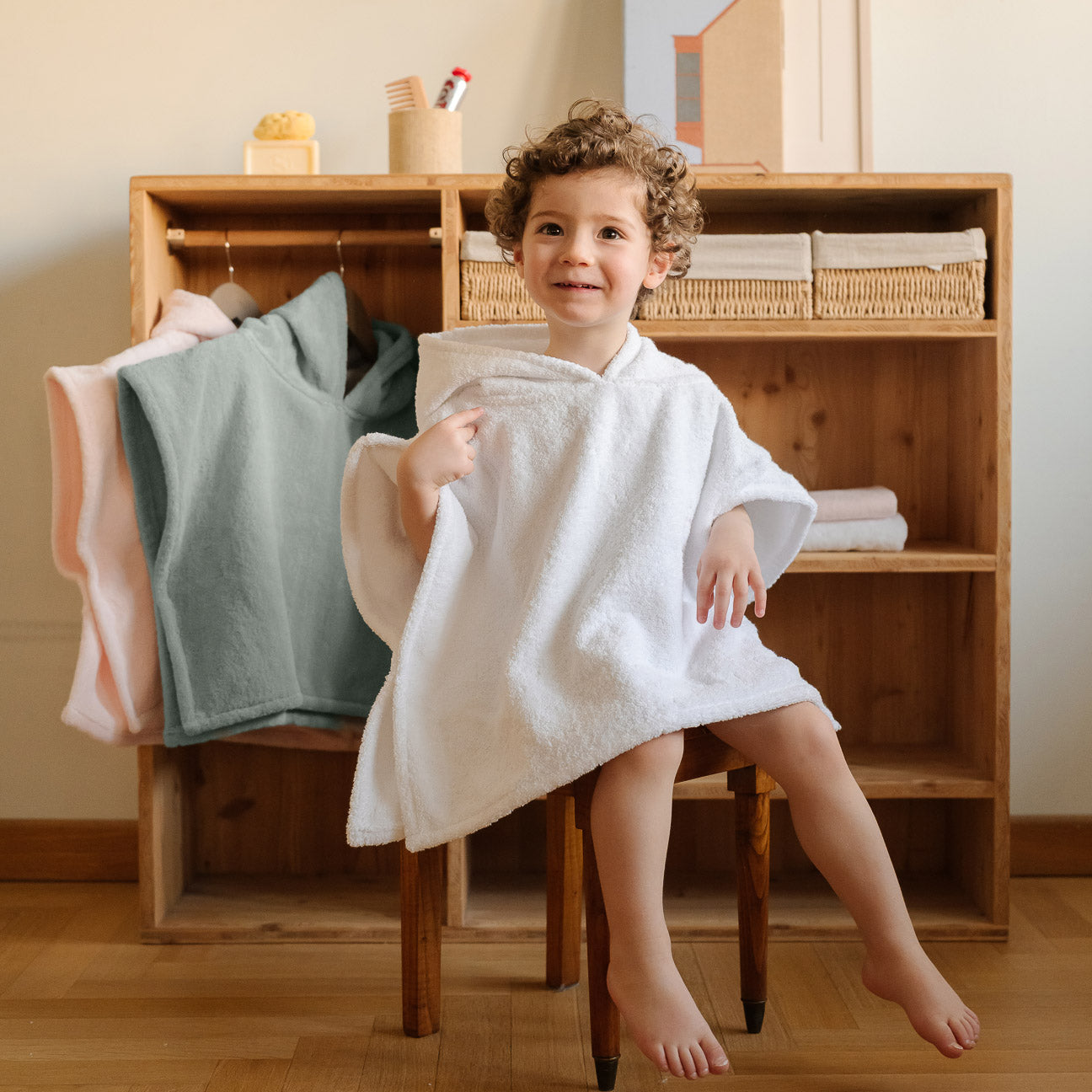 Bath Poncho
- Ages 2-4- White- Cotton - Dalfilo