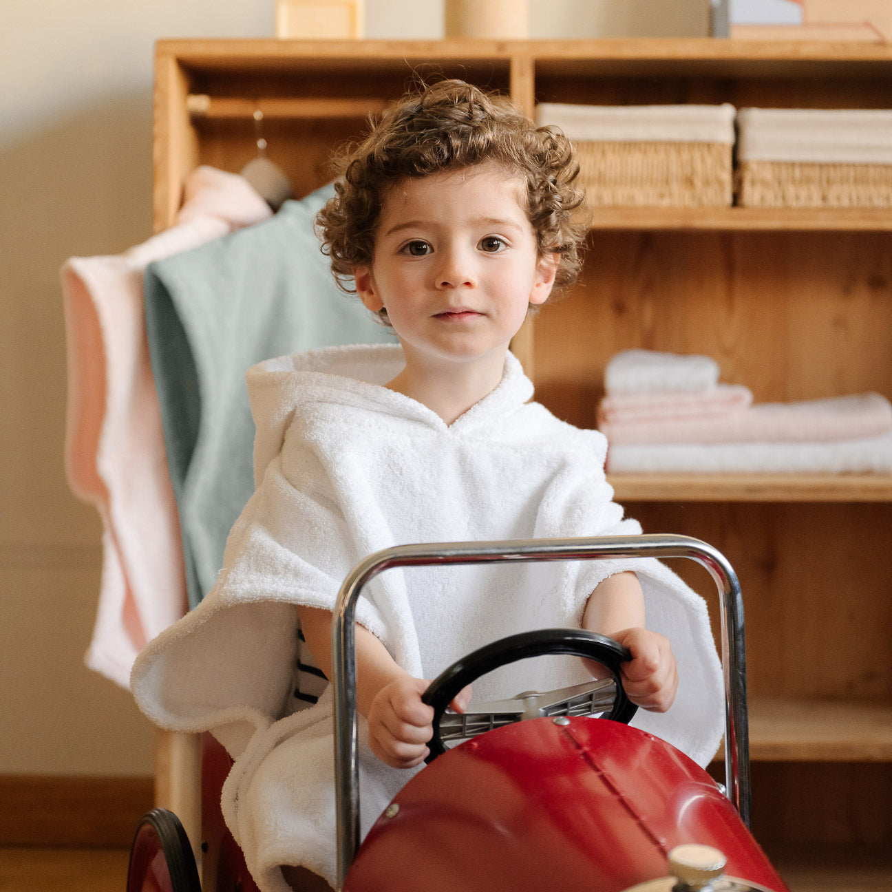 Bath Poncho
- Ages 2-4- White- Cotton - Dalfilo