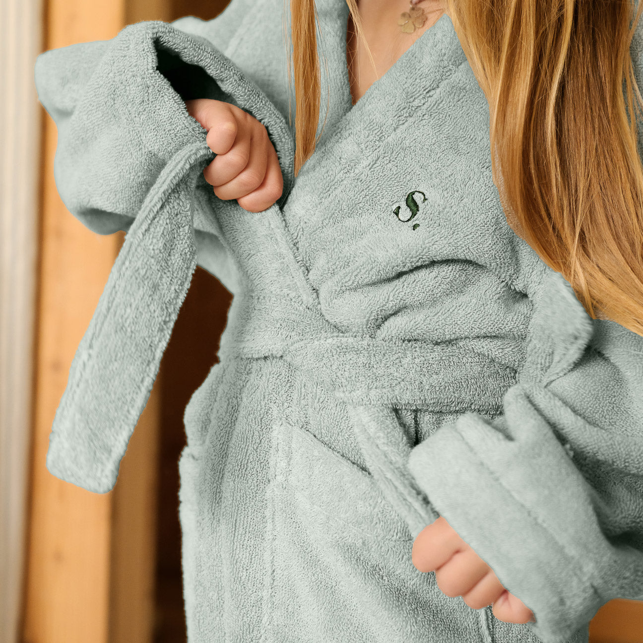 Kids' Hooded Bathrobe
- Ages 4-6- Cherry pink- Cotton - Dalfilo