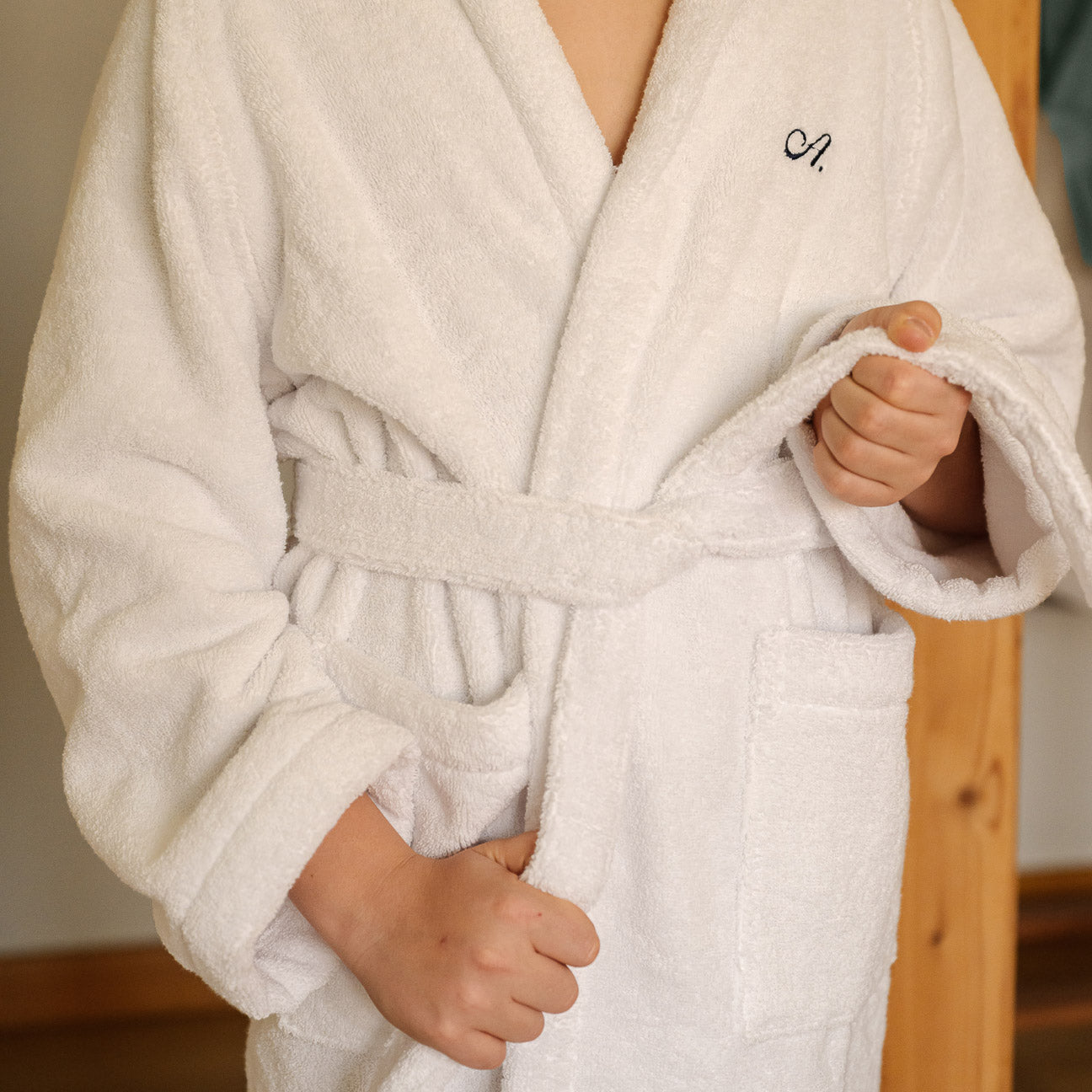 Kids' Hooded Bathrobe
- Ages 4-6- White- Cotton - Dalfilo