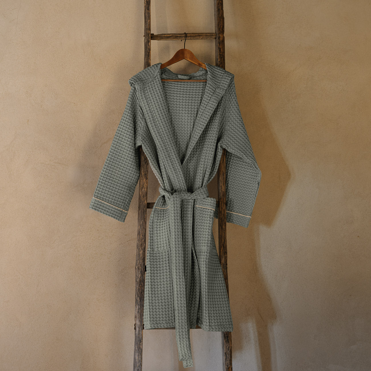 Hooded Robe Waffle Line