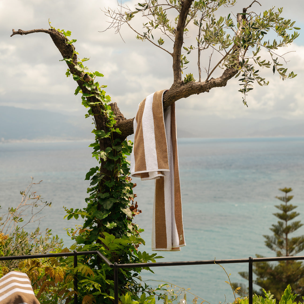 Portofino Beach Towel
- 100x180 cm- Sand- Cotton - Dalfilo