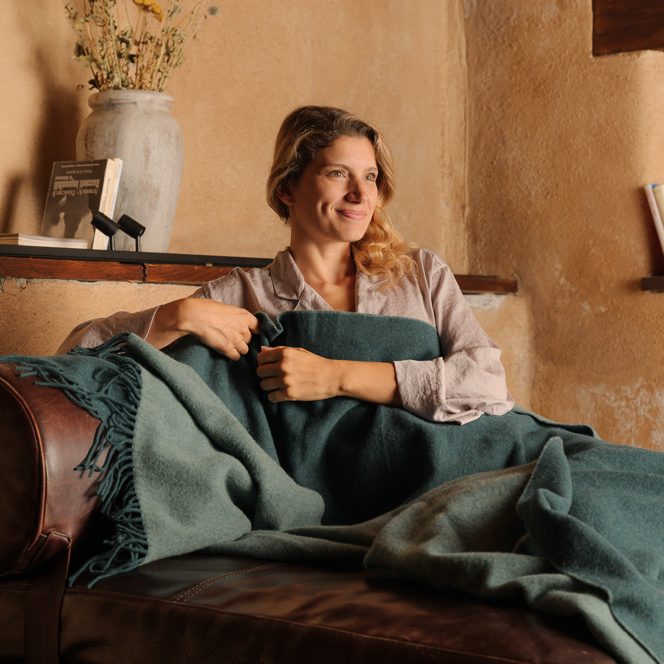 Reversible Wool & Cashmere Blanket Throw
- 130x180 cm- Petrol Blue- Regenerated Cashmere + Wool - Dalfilo