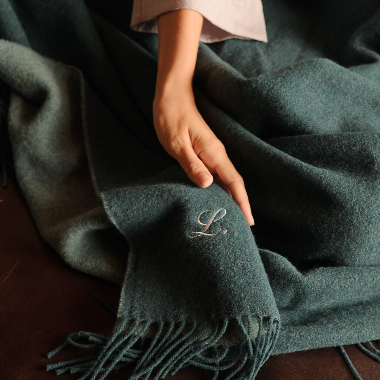 Reversible Wool & Cashmere Blanket Throw
- 130x180 cm- Petrol Blue- Regenerated Cashmere + Wool - Dalfilo