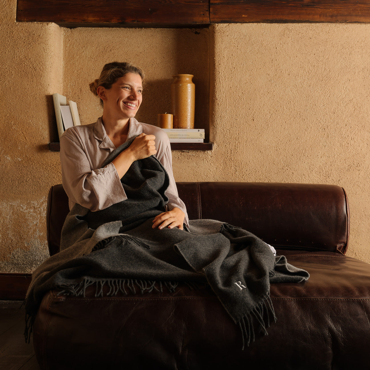 Reversible Wool & Cashmere Blanket Throw
- 130x180 cm- Anthracite- Regenerated Cashmere + Wool - Dalfilo