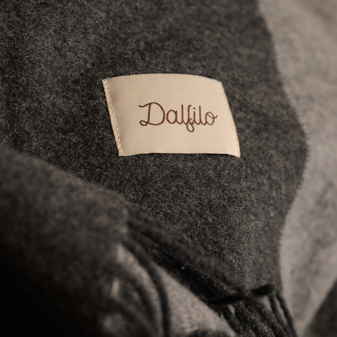 Reversible Wool & Cashmere Blanket Throw
- 130x180 cm- Anthracite- Regenerated Cashmere + Wool - Dalfilo