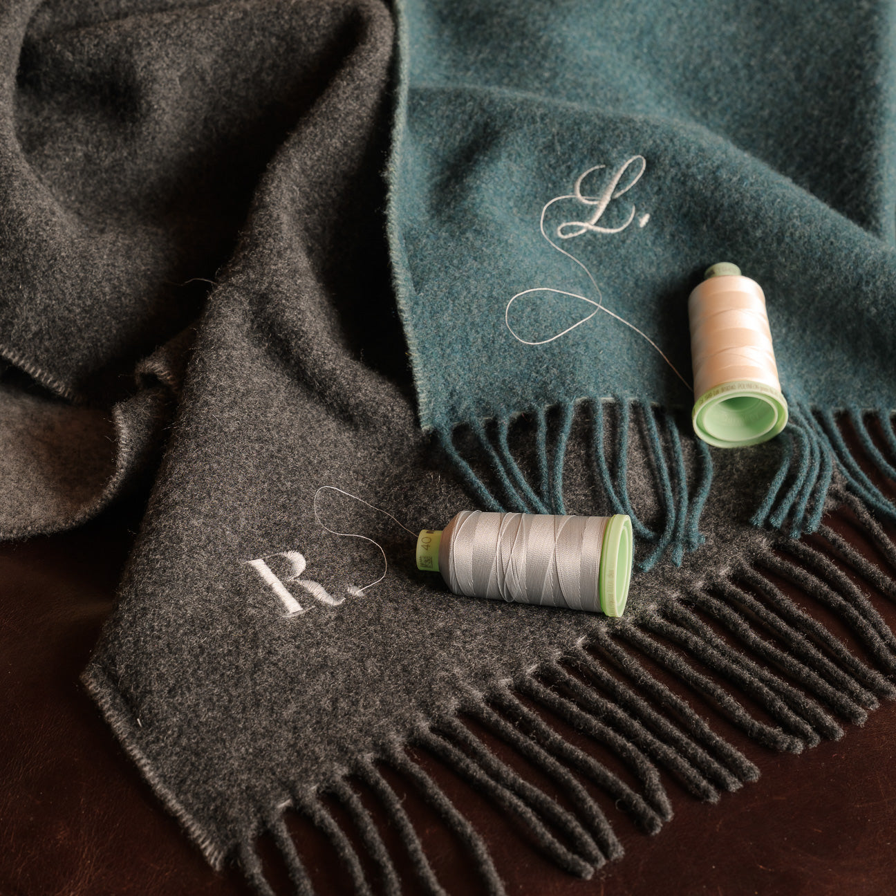 Reversible Wool & Cashmere Blanket Throw
- 130x180 cm- Petrol Blue- Regenerated Cashmere + Wool - Dalfilo