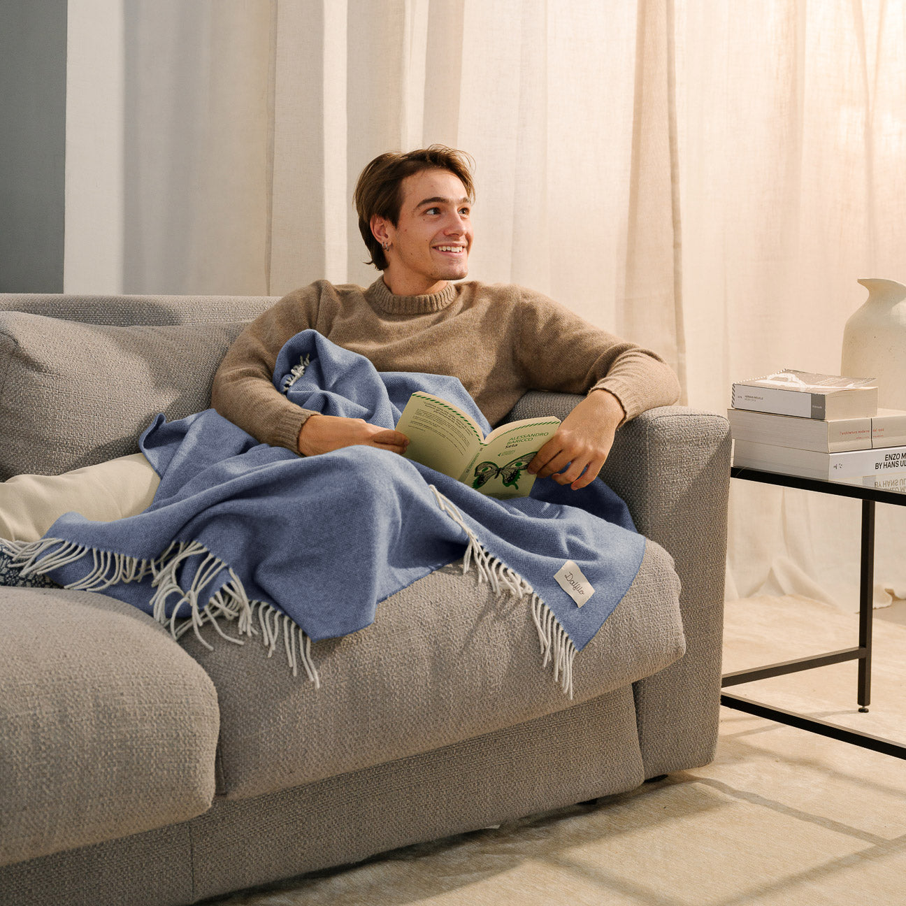 Wool Blanket Throw
- 130x180 cm- Denim- Regenerated Wool - Dalfilo