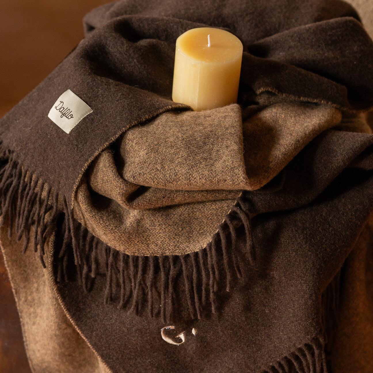 Reversible Wool & Cashmere Blanket Throw
- 130x180 cm- Walnut- Regenerated Cashmere + Wool - Dalfilo