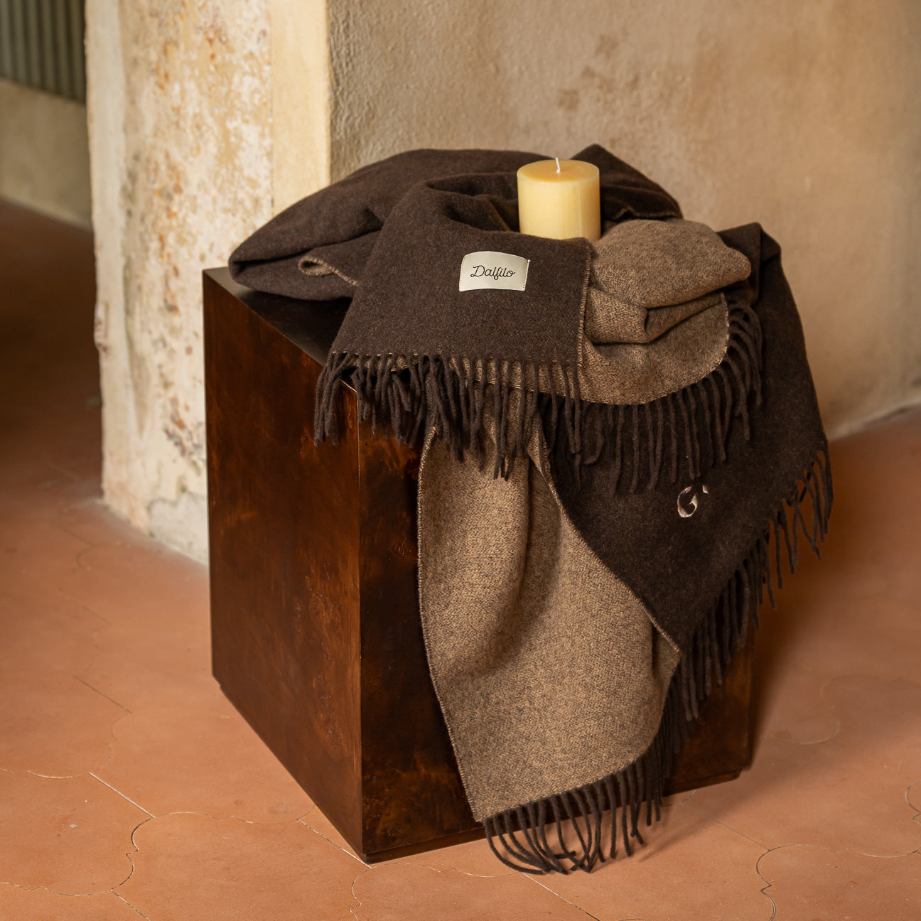 Reversible Wool & Cashmere Blanket Throw
- 130x180 cm- Walnut- Regenerated Cashmere + Wool - Dalfilo