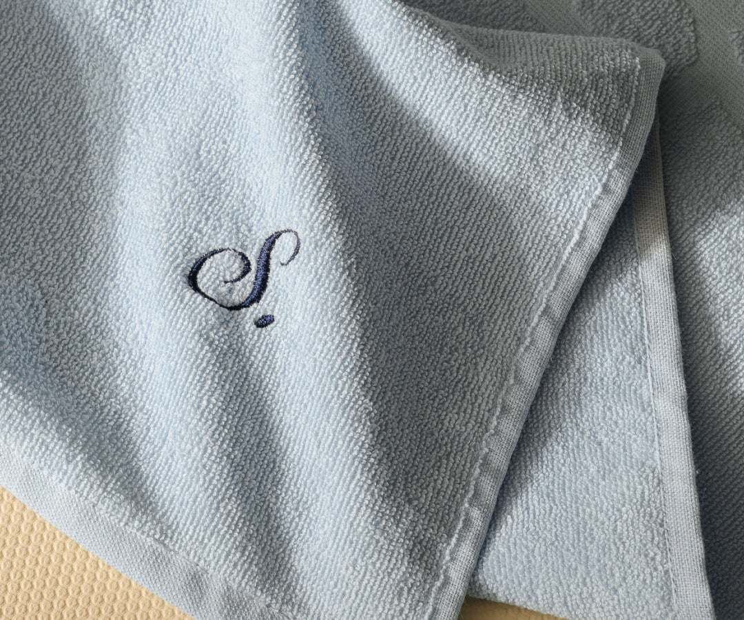 Medium sports towel
- 40x100 cm- Ebony- Cotton - Dalfilo